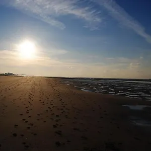 https://modern-appartement-op-de-zeedijk-met-2-slaapkamers-te-oostende.ostend-hotel.net
